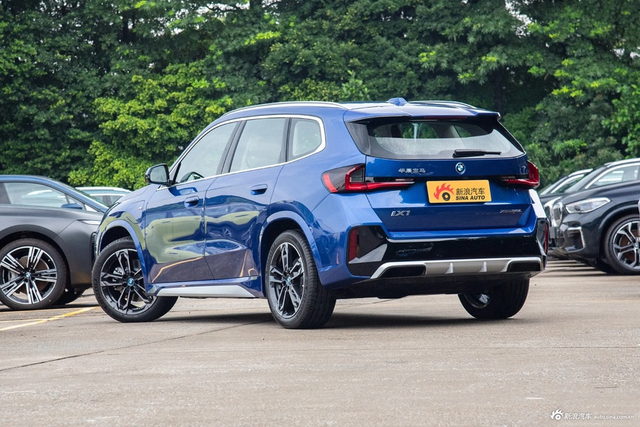 2023款宝马iX1 eDrive 30L M运动套装