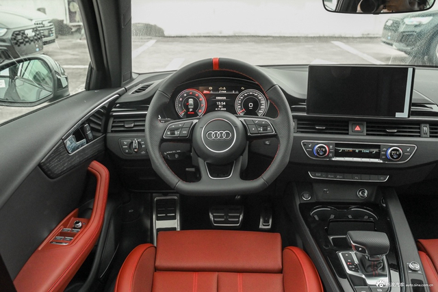 2025款奥迪A4L 200万辆悦享版 40 TFSI 星夜版