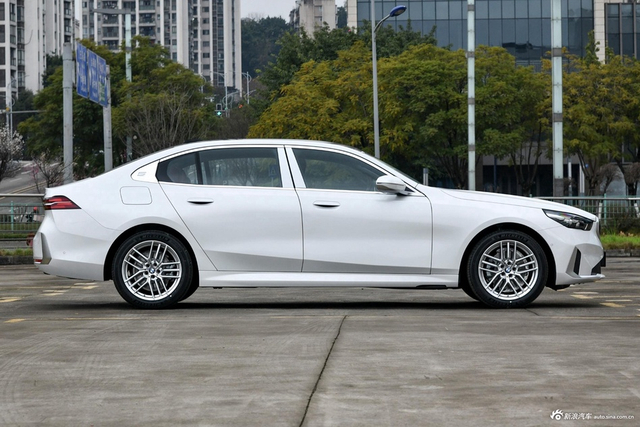 2024款宝马5系 525Li 豪华套装