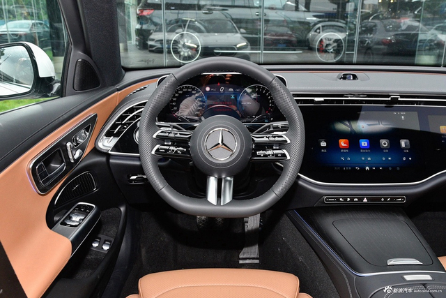 2024款奔驰E 350 e L 插电式混合动力运动轿车