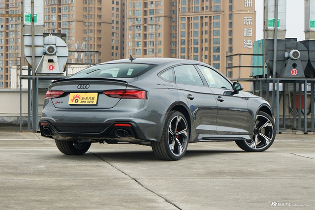 2022款奥迪RS5 2.9T Sportback 黑曜版