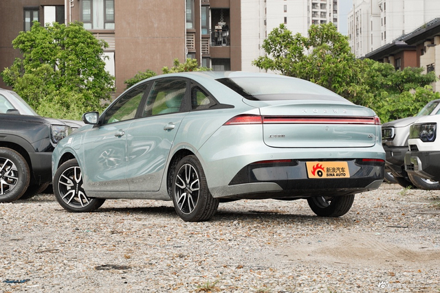 2025款荣威D6 450km 尊享版