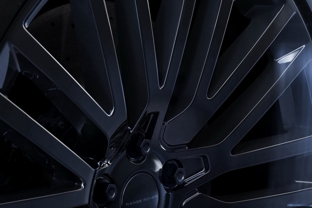 2025款揽胜运动 4.4 V8 SV Black Edition 官图