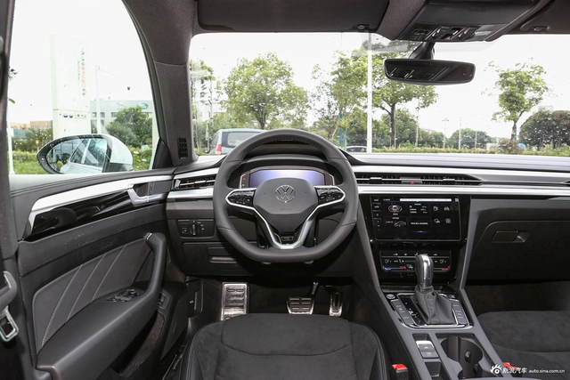 2024款一汽-大众CC 330TSI 炫目版