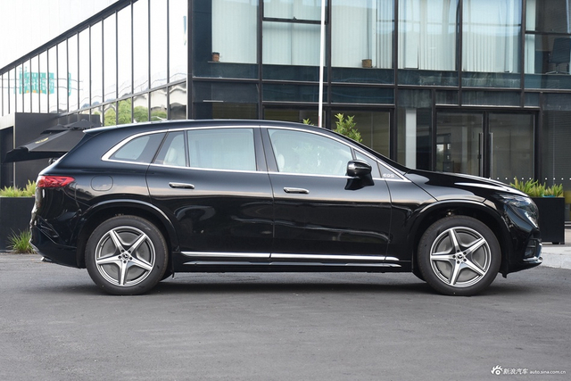 2023款奔驰EQS SUV 450 4MATIC 先锋版