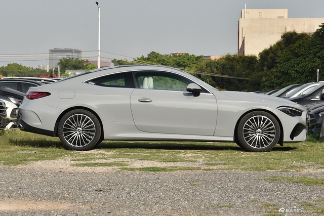 2025款奔驰CLE 260 轿跑车