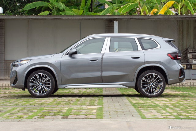 2024款宝马X1 xDrive25Li M运动套装