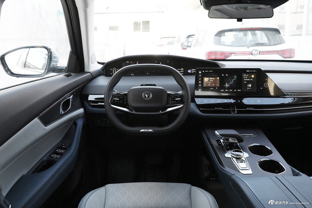 2022款长安UNI-K混动 蓝鲸iDD 尊贵型