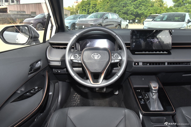 2026款雷凌L 汽油版 2.0L 豪华版