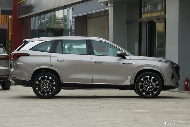 2023款荣威RX9 2.0T 两驱优享版