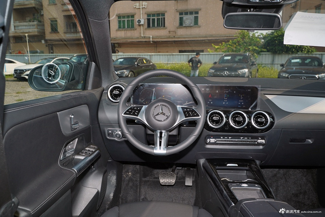 2025款奔驰GLA 200