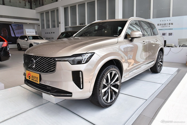 2025款沃尔沃XC90改款 B6 智远豪华版 6座