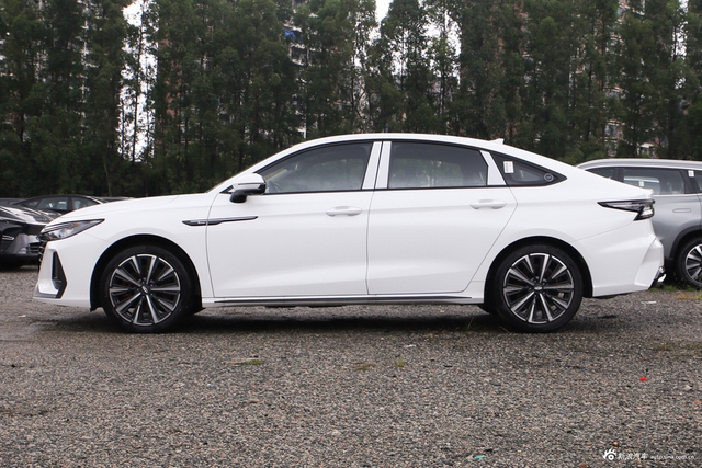 2025款艾瑞泽8 2.0T 自动御+