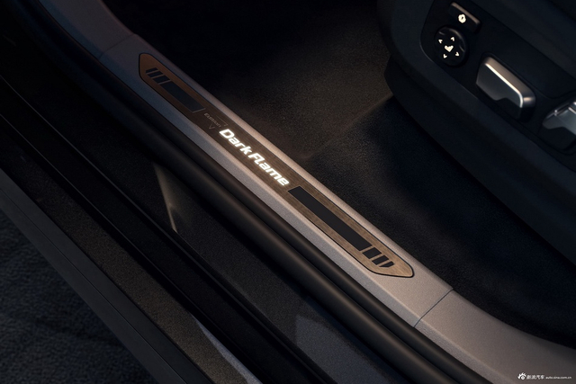 2024款宝马X5 xDrive 40Li 尊享型黑焰限量版