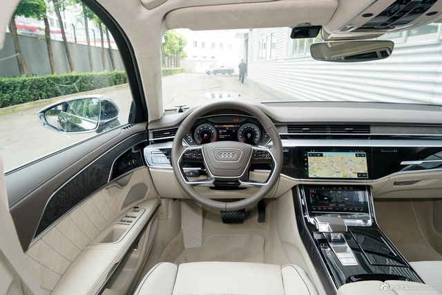 2024款奥迪A8L Horch创始人版 55TFSI