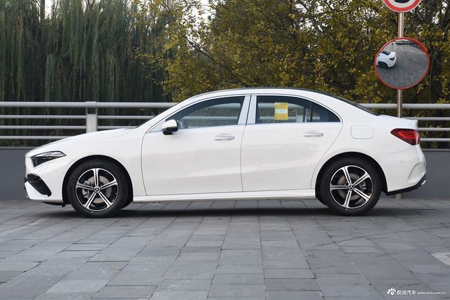 2024款奔驰A级 A 200 L 时尚型