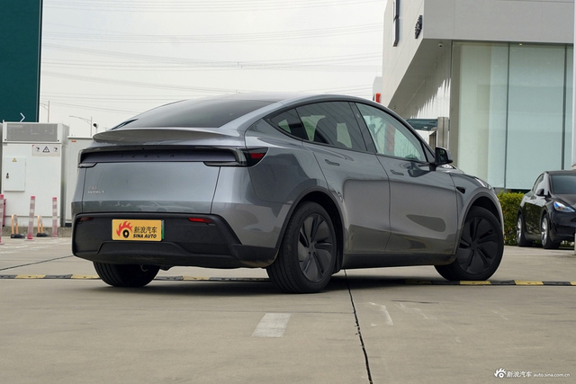 2025款Model Y 后轮驱动版