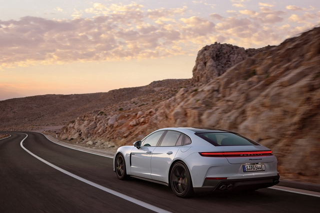 2024款Panamera 4S E-Hybrid 行政加长版 2.9T 官图