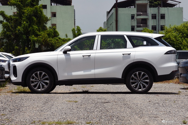 2025款瑞虎8 L 2.0T 自动长虹版 7座