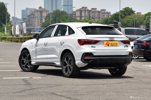 2025款奥迪Q3 Sportback quattro45周年典藏版 40TFSI 时尚型