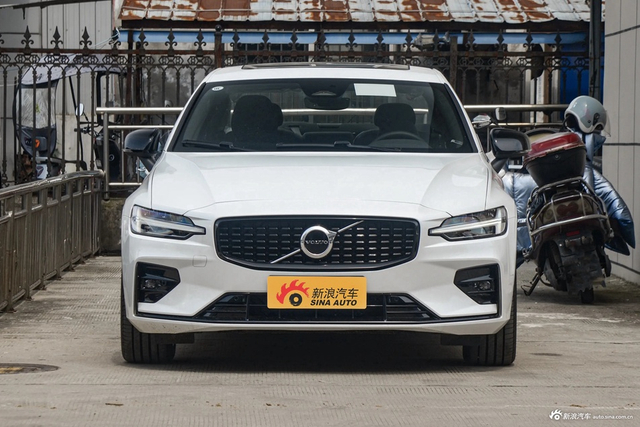2024款沃尔沃S60 B5 智雅运动版