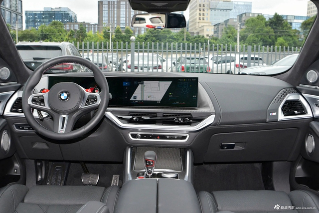 2023款宝马XM 50e