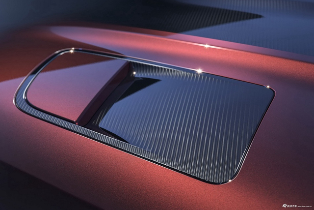 2025款揽胜运动 4.4 V8 SV Carbon 官图