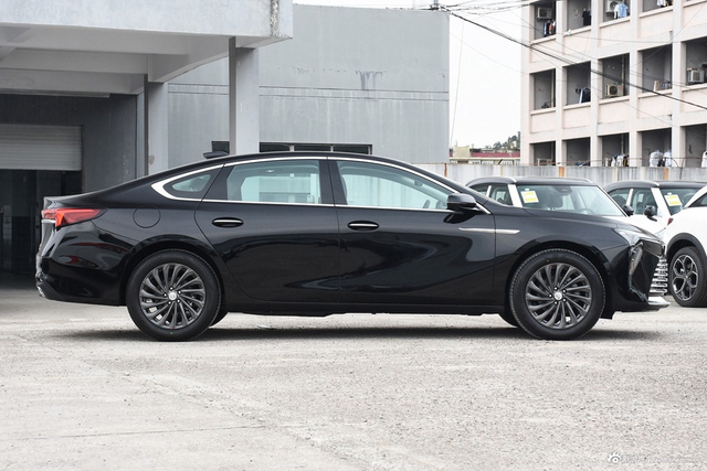 2025款君越 28T 白金版