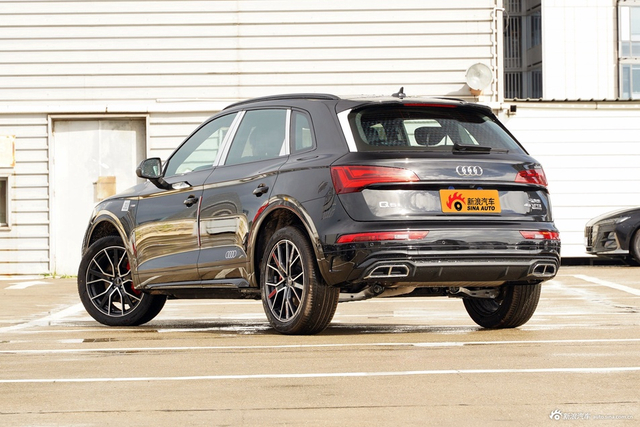 2025款奥迪Q5L 45周年典藏版 45 TFSI 豪华动感型