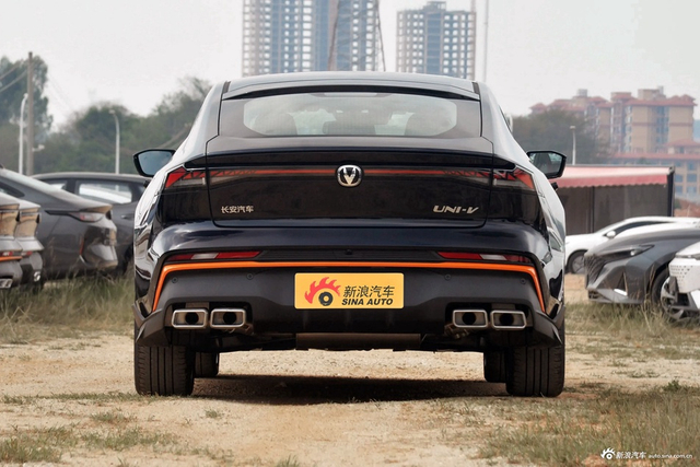 2024款长安UNI-V 1.5T 尊贵运动型