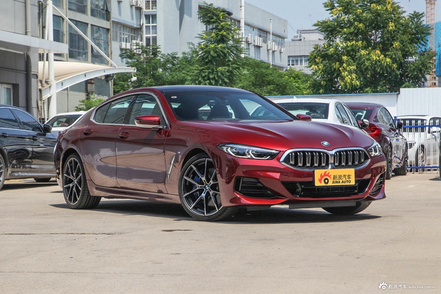 2022款宝马8系 840i 四门轿跑车 M运动套装