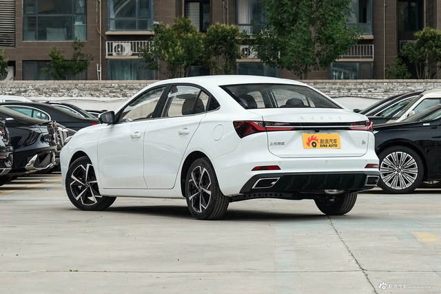 2023款荣威i5 1.5L CVT尊荣版