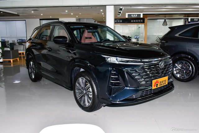 2024款长安CS75 PLUS 第三代 冠军版 1.5T 智驾劲航型