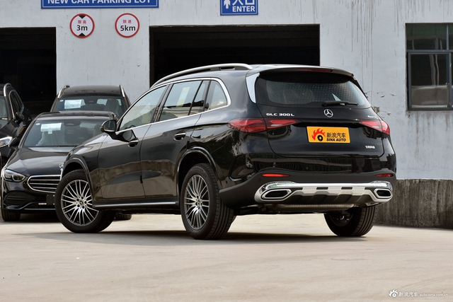 2025款奔驰GLC改款 300 L 4MATIC 动感型 7座