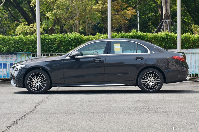 2025款奔驰C级 改款 C 260 L 运动版