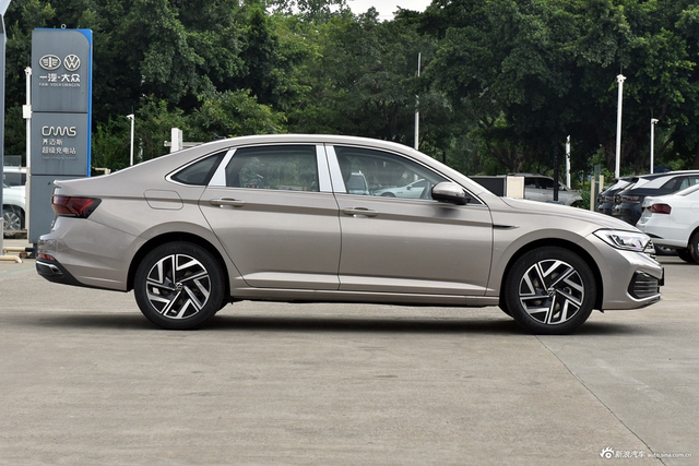 2025款速腾 改款三 300TSI DSG超越版