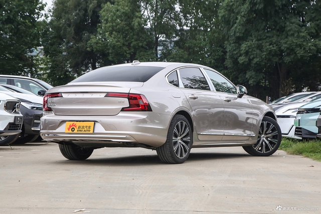 2025款沃尔沃S90 B5 智雅豪华版