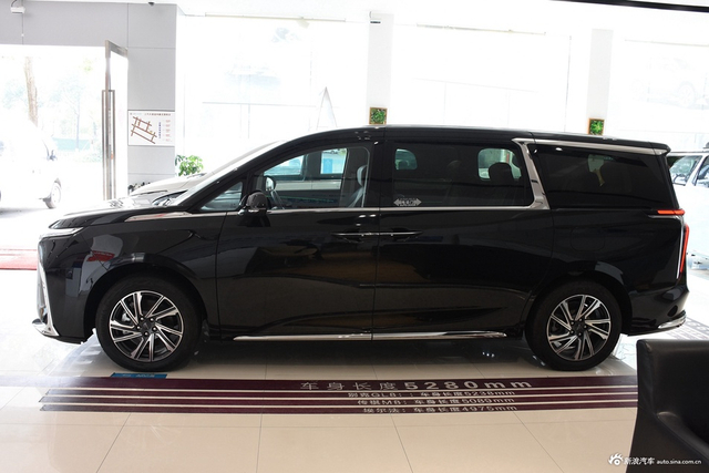 2024款上汽大通MAXUS G90 2.0T 星云六座版