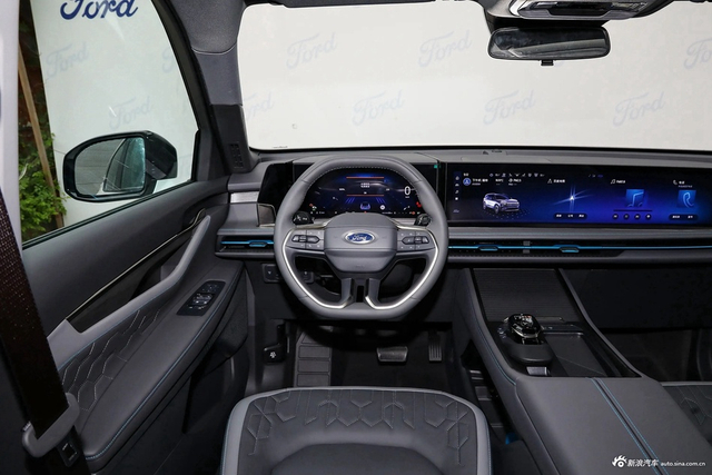 2023款锐界L 2.0T EcoBoost E-混动两驱七座豪华型