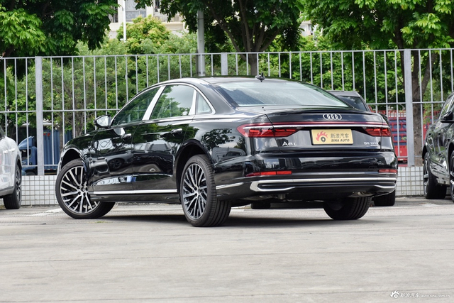 2025款奥迪A8L 55 TFSI quattro 旗舰型