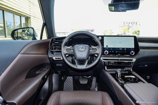 2023款雷克萨斯RX混动 450h+ 四驱畅享版