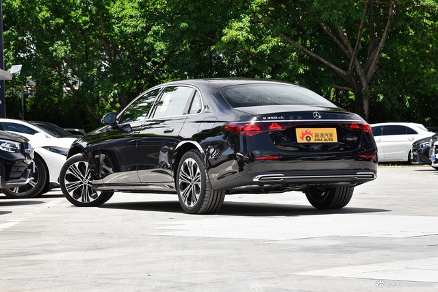 2024款奔驰E级新能源 E 350 e L 插电式混合动力轿车