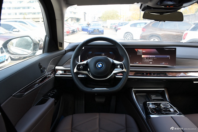 2023款宝马i7 eDrive50L 领先豪华套装