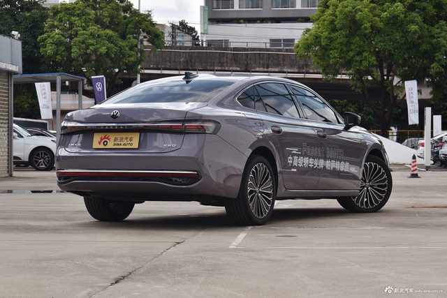 2025款帕萨特 Pro 380TSI 龙尊版