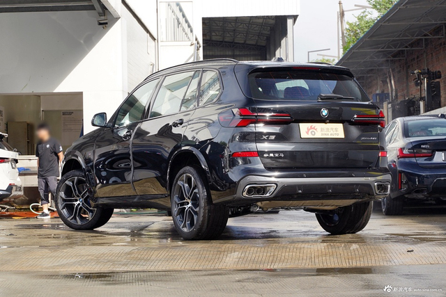 2025款宝马X5 xDrive 40Li 尊享型M 运动曜夜套装