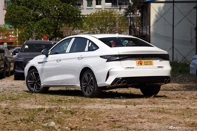 2025款艾瑞泽8 2.0T DCT劲