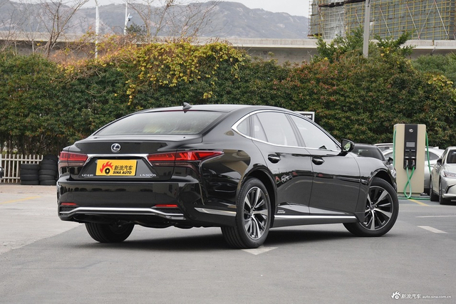 2021款雷克萨斯LS 500h 臻越版