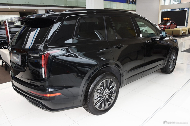 2025款XT6 2.0T 六座四驱尊贵行政黑标版