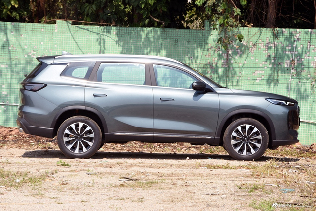 2025款瑞虎8 PLUS 290TGDI DCT尊贵型 7座