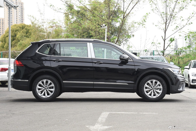 2024款途观L 出众款 300TSI 自动两驱龙腾版